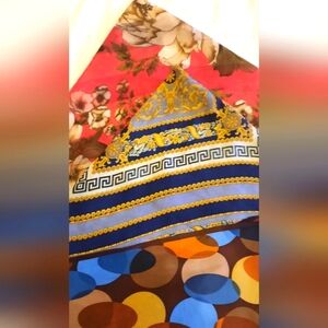 2 Head Scarvs, 1 kneck scarve, 1 Knit Shawl, 2 Bikini WRAPS.